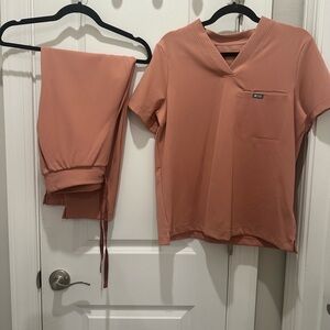 FIGS FormX Sona V-Neck Scrub Set in Muted Blush